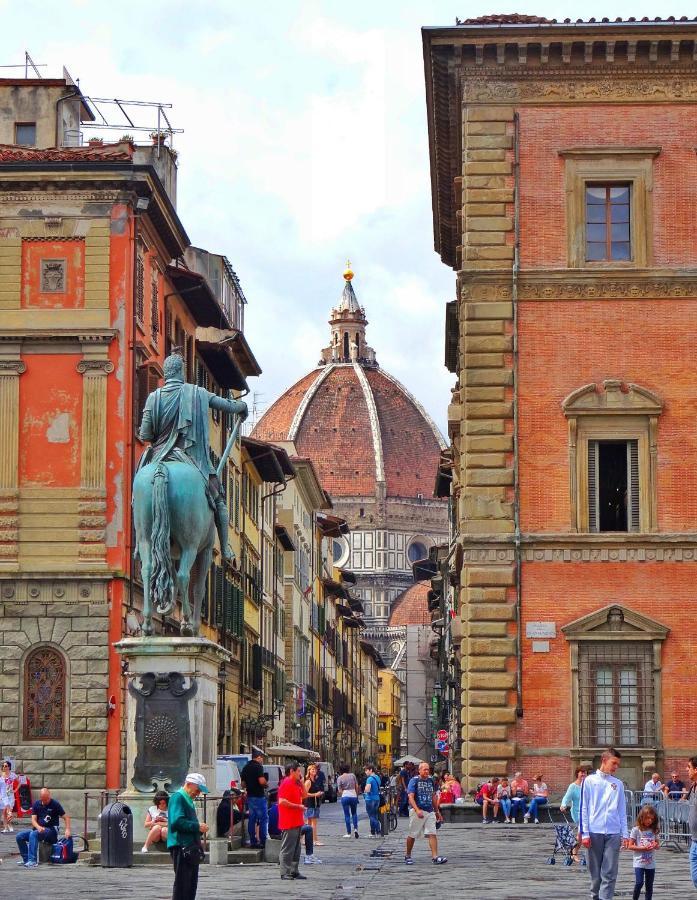 Historic Center Palace - Huge 4 Bedrooms Santa Croce Apartment - By LikehomeФлоренція Екстер'єр фото