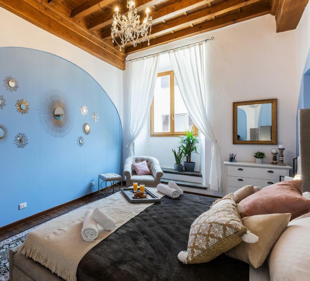 Historic Center Palace - Huge 4 Bedrooms Santa Croce Apartment - By LikehomeФлоренція Екстер'єр фото