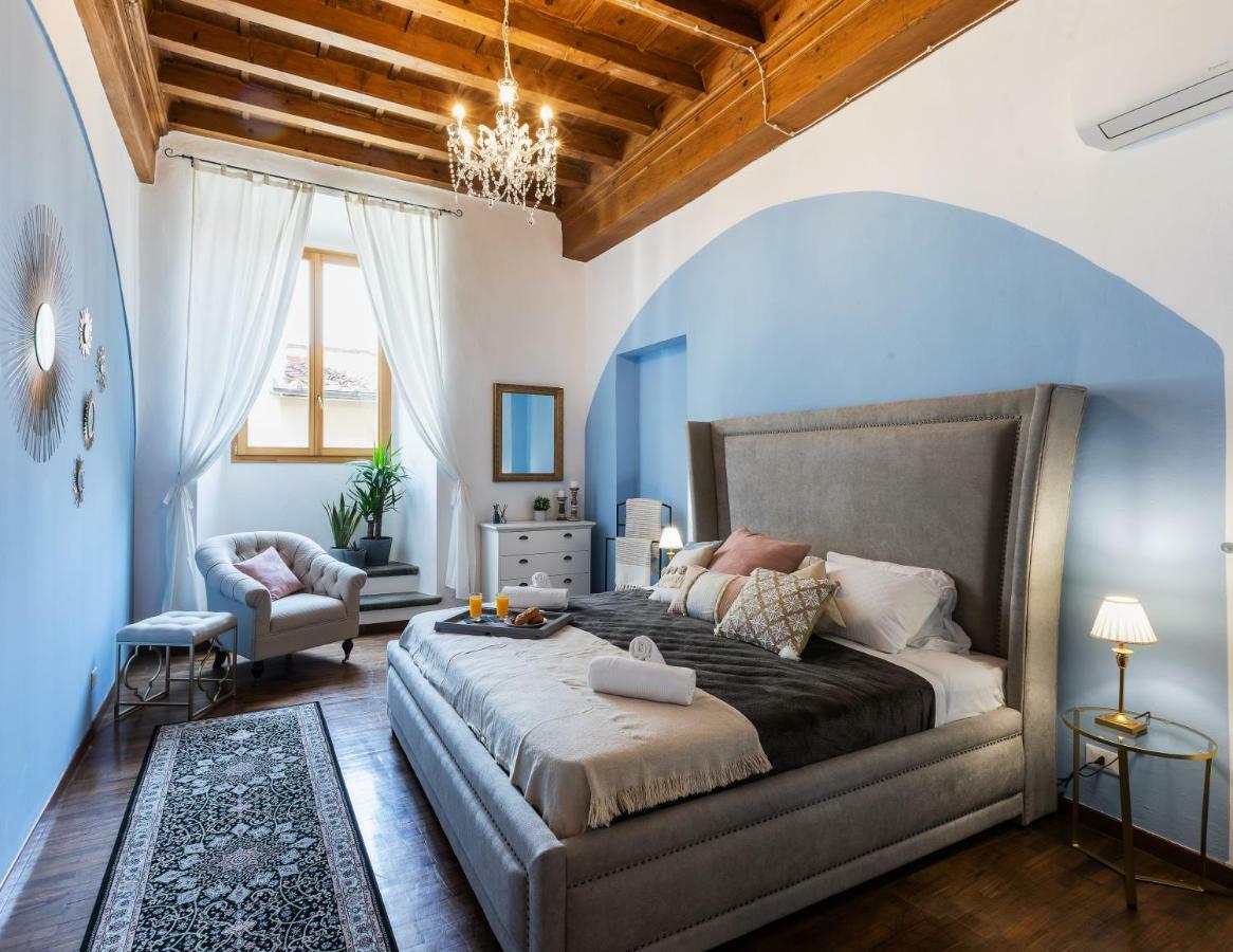 Historic Center Palace - Huge 4 Bedrooms Santa Croce Apartment - By LikehomeФлоренція Екстер'єр фото