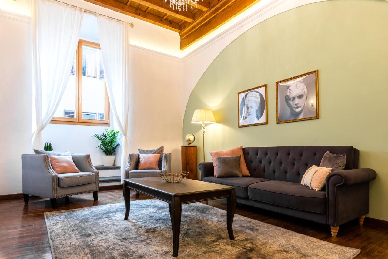 Historic Center Palace - Huge 4 Bedrooms Santa Croce Apartment - By LikehomeФлоренція Екстер'єр фото