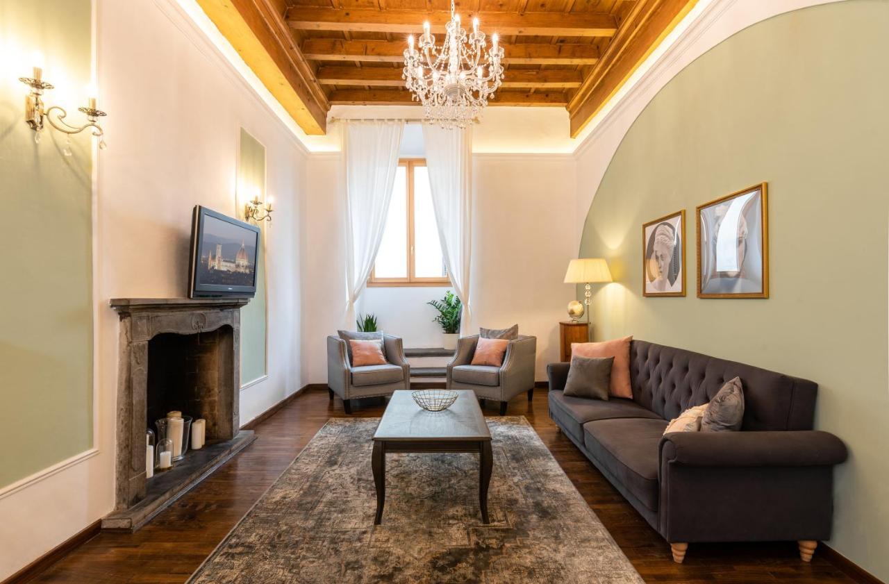 Historic Center Palace - Huge 4 Bedrooms Santa Croce Apartment - By LikehomeФлоренція Екстер'єр фото