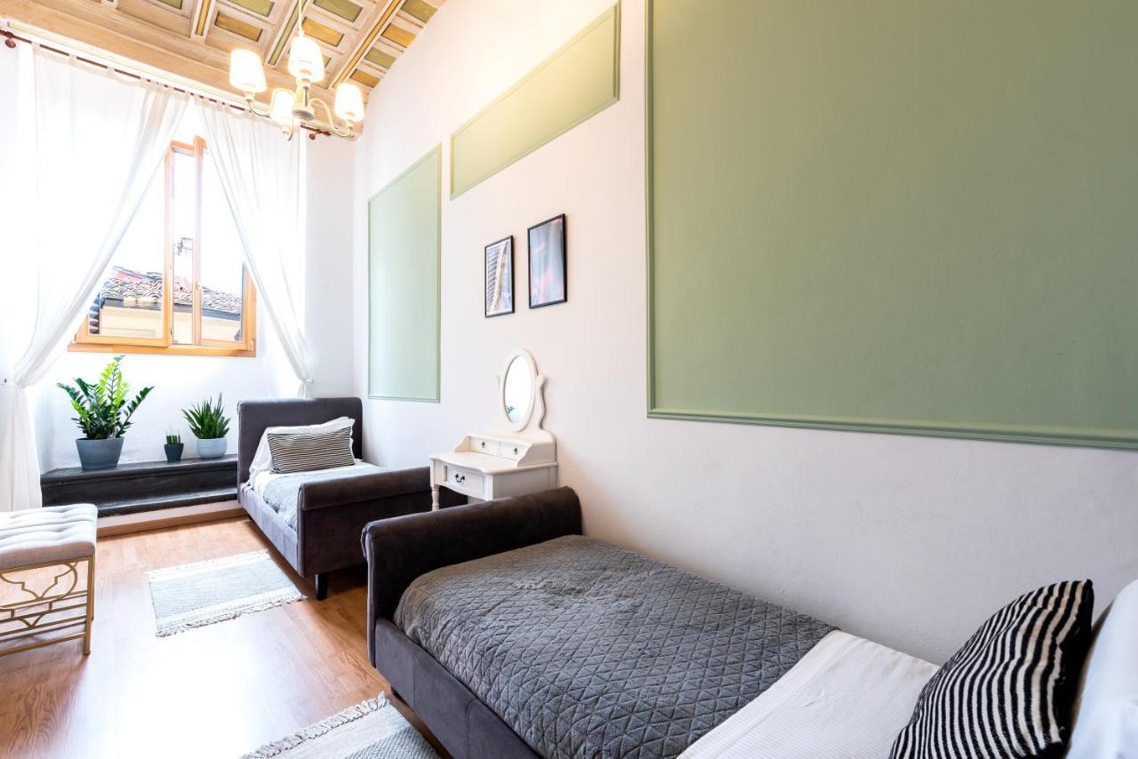 Historic Center Palace - Huge 4 Bedrooms Santa Croce Apartment - By LikehomeФлоренція Екстер'єр фото
